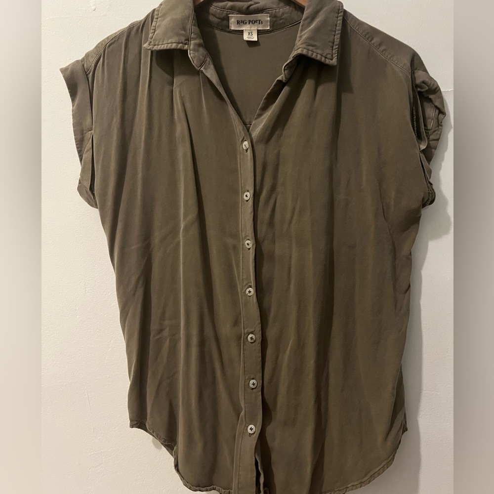 Top. Worn once. Like new. Super easy to style. Beautiful olive dark color.